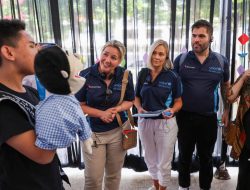 Qantas dan UNICEF Australia Tinjau Langsung Layanan Anak di Surabaya