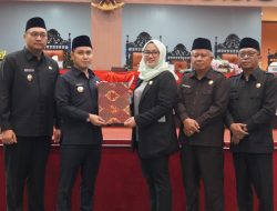 DPRD Mojokerto Sahkan Raperda P-APBD 2025, Gus Bupati Tekankan Transparansi dan Sinergi Pembangunan