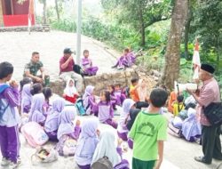 Napak Tilas Nyi Andongsari, Babinsa Ngimbang Tanamkan Cinta Sejarah pada Siswa