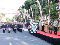 Polres Lamongan Kawal Lomba Gerak Jalan Tingkat SD/MI dengan Ketat