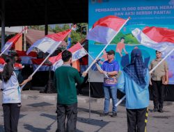 Pemkab Gresik Banjiri Daerah Nelayan dengan 10.000 Bendera Merah Putih