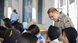 Dinas Pendidikan Jatim Pastikan Gizi Siswa Terjamin, Pantau Langsung Makan Siang di SMAN Taruna Nala