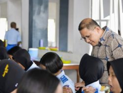 Dinas Pendidikan Jatim Pastikan Gizi Siswa Terjamin, Pantau Langsung Makan Siang di SMAN Taruna Nala