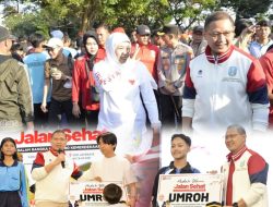 Gebyar HUT RI ke-80, Ribuan Pelajar dan Guru di Kediri Gerak Jalan Bersama Gubernur Jatim