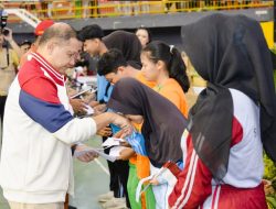Kadindik Jatim Salurkan Santunan untuk Siswa Afirmasi di Kediri, Tekankan Pemerataan Pendidikan