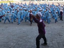 Senam Pagi Ceria di MI Al Fithrah: Meningkatkan Semangat dan Kebersamaan melalui Olahraga