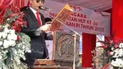 Ketua DPRD Abdullah Umar Bacakan Teks Proklamasi Pada Upacara HUT RI Ke-80