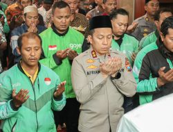 Polres Bojonegoro dan Komunitas Ojol Gelar Salat Gaib untuk Affan Kurniawan