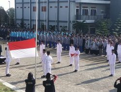 Polisi Magetan Pimpin Upacara HUT ke-80 RI di Sekolah dan Pesantren, Gelorakan Semangat Kemerdekaan