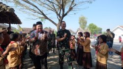 Bupati Jombang Dampingi Tim Wasev Tinjau Progres TMMD di Ngusikan