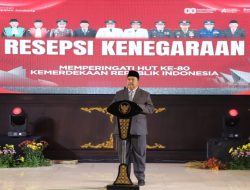 Bupati Warsubi Berikan Penghargaan Kepada Enam ASN Pemkab Jombang Berprestasi