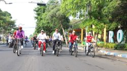 Gowes Bareng di Jombang, Bupati Warsubi Berikan Hadiah Umrah Gratis