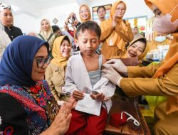 Imunisasi Serentak dan Cek Kesehatan Gratis di Surabaya, Pemkot Lindungi Anak dari Campak hingga Kanker