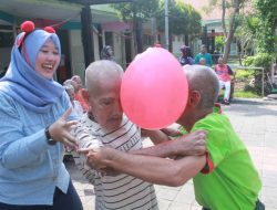 Rayakan HUT ke-80 RI, Griya Wredha Surabaya Gelar Lomba untuk Latih Motorik Lansia