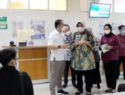 Wali Kota Eri Tegaskan Perlindungan Penuh bagi Tenaga Medis di Surabaya