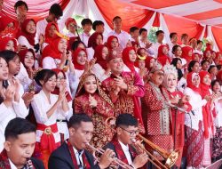 Kenakan Baju Adat Minang, Wali Kota Eri Tekankan Semangat Kebhinekaan di HUT ke-80 RI