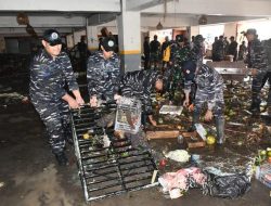 Lanal Denpasar Sigap Menerjunkan Prajuritnya Untuk Membantu Masyarakat Yang Terdampak Bencana Banjir Bandang