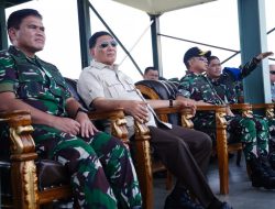 Panglima TNI Mendampingi Menteri Pertahanan Republik Indonesia Meninjau Langsung Pelaksanaan Latihan Puncak Super Garuda Shield 2025