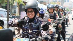 Srikandi Pangkalan TNI AL Yogyakarta Bersama Dengan Polwan Polresta Yogyakarta Melaksanakan Patroli Bersama Mengitari kawasan Malioboro