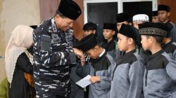 Kodaeral XII Menyambut Hari Ulang Tahun Ke-80 TNI Angkatan Laut Menggelar Doa Bersama Serta Penyerahan Santunan Kepada Anak Yatim-Piatu, Kaum Dhuafa, Dan Santri Dari Yayasan Panti Asuhan Al-Hidayah