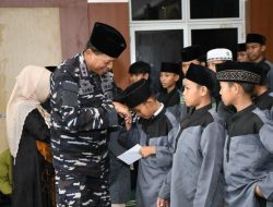 Kodaeral XII Menyambut Hari Ulang Tahun Ke-80 TNI Angkatan Laut Menggelar Doa Bersama Serta Penyerahan Santunan Kepada Anak Yatim-Piatu, Kaum Dhuafa, Dan Santri Dari Yayasan Panti Asuhan Al-Hidayah