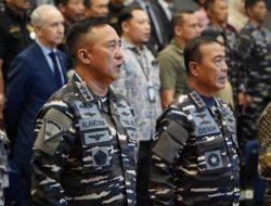 Dankodiklatal Mendampingi Kepala Staf Angkatan Laut Laksamana TNI Dr. Muhammad Ali,SE,,M,,M,M,Tr,Opsla, Pada Kegiatan Seminar Nasional “Teknologi Bawah Air Masa Depan Dalam Pertahanan Maritim Indonesia”, Yang Digelar Di Gedung ITS