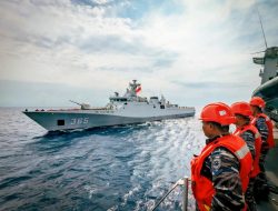 Menjelang Digelarnya Hari Ulang Tahun Ke-80 TNI Di Jakarta, Dua Unsur Kapal Perang TNI AL KRI Brawijaya-320 Dan KRI Diponegoro-365