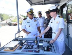 Lanal Denpasar Menyambut Kedatangan Kapal Perang Asing Australia HMAS Cape Woolamai 318 Dalam Rangka Refuel, Replenishment And Liberty Di Pelabuhan Benoa, Bali