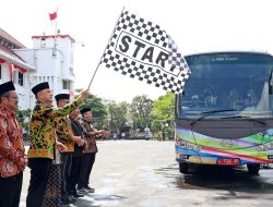 Wali Kota Eri Berangkatkan 56 Kafilah MTQ Surabaya, Bidik Juara Umum di Jember