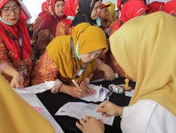 Pemkot Surabaya Salurkan BLT DBHCHT 2025 untuk 8.767 Penerima