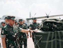 Kepala Staf Angkatan Laut Laksamana TNI Dr. Muhammad Ali, SE,,M,,M,M,Tr,Opsla, Mendampingi Panglima Tentara Nasional Indonesia Memerintahkan Pengiriman Pasukan Terpilih TNI Untuk Melaksanakan Misi Kemanusiaan Di Gaza, Palestina
