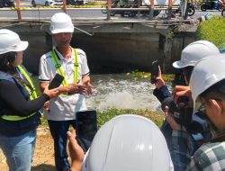 Semburan di Sungai Kebon Agung, Rungkut Madya di Pastikan Bukan Jalur Pipa Milik Perumda Air Minum (PDAM)