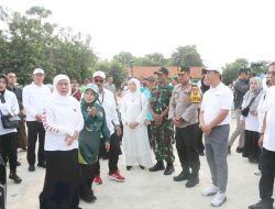 HSN ke-10 di Lamongan, Gubernur Jatim dan Kapolres Kompak Ikuti Jalan Sehat