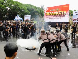 Polresta Malang Kota Bersama TNI Gelar Simulasi SISPAMKOTA, Walikota Tegaskan Ancaman Pidana bagi Perusak Fasilitas Publik 