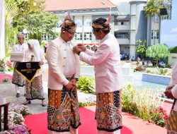 Aries Agung Paewai Terima Penghargaan Tertinggi “Hakaryo Guno Mamayu Bawono Emas” di Hari Jadi ke-24 Kota Batu
