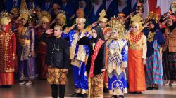 Pakaian Adat Hiasi Balai Kota Amongtani: Pemuda Batu Diseru ‘Bergerak dan Bersatu’ di Peringatan Sumpah Pemuda ke-97