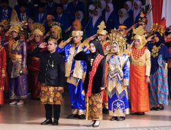 Pakaian Adat Hiasi Balai Kota Amongtani: Pemuda Batu Diseru ‘Bergerak dan Bersatu’ di Peringatan Sumpah Pemuda ke-97