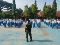 Serentak, Babinsa Kodim Bojonegoro Gelar Penguatan Bela Negara Dikalangan Pelajar