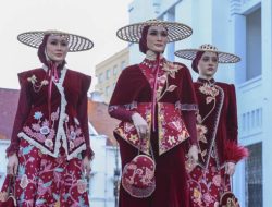 Dekranasda Bersama Gita Orlin, Angkat Batik Surabaya ke Panggung Modest Fashion Internasional