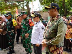 Bupati Mojokerto Dampingi Letjen TNI Bobby Rinal Makmun Tinjau TMMD ke-126 di Desa Sumbertanggul