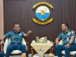 Pangkoarmada II Menerima Kunjungan Silaturahmi Dari Gubernur Akademi Angkatan Laut Di Gedung VIP Nala Koarmada II, Ujung Surabaya
