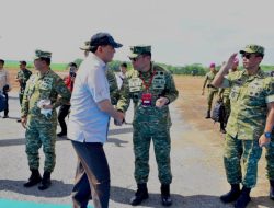 Kodaeral III Menghadiri Kegiatan Panen Raya Kedelai Garuda Merah Putih Di Lahan Pertanian Seluas 30 Hektar Berlokasi Di Kawasan Pemukiman TNI AL