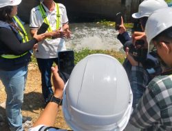 Perumda Air Minum Surya Sembada Memastikan Semburan di Sungai Kebon Agung, Rungkut Madya bukan jalur Pipa Milik Perumda Air Minum (PDAM)
