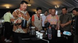 Ketika Bupati dan Wakilnya Beradu Manual Brew dalam Secangkir Cerita di Jombang Fest 2025