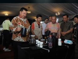 Ketika Bupati dan Wakilnya Beradu Manual Brew dalam Secangkir Cerita di Jombang Fest 2025
