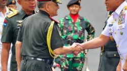 Kepala Staf Angkatan Laut Laksamana TNI Dr. Muhammad Ali, SE,,M,,M,M,Tr,Opsla, mendampingi Panglima TNI Untuk Penyambutan Resmi Panglima Angkatan Bersenjata India