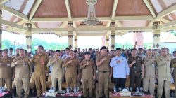 Bupati Mojokerto Serahkan Secara Simbolis Hibah P-APBD 2025