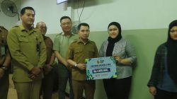 Buruh Pabrik Rokok di Ngoro Sumringah Terima BLT DBHCHT Rp 1 Juta