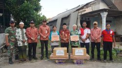 Bupati Albarra Serahkan Bantuan Material dan Sembako untuk Korban Angin Ribut di Mojokerto  