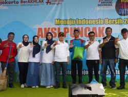 Menuju Indonesia Bersih 2029, Bupati Albarra Ajak Masyarakat Peduli Lingkungan Lewat Aksi “Resik-Resik Peken”